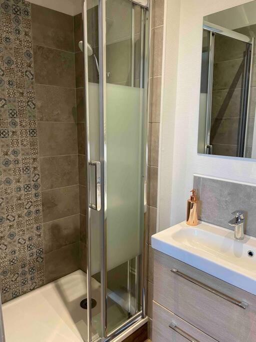 T2 Face Gare Sncf Appart Hotel Le Cygne 1 Бурж Екстериор снимка
